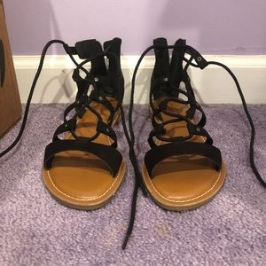 NWOT Crown Vintage Black Gladiator Sandal